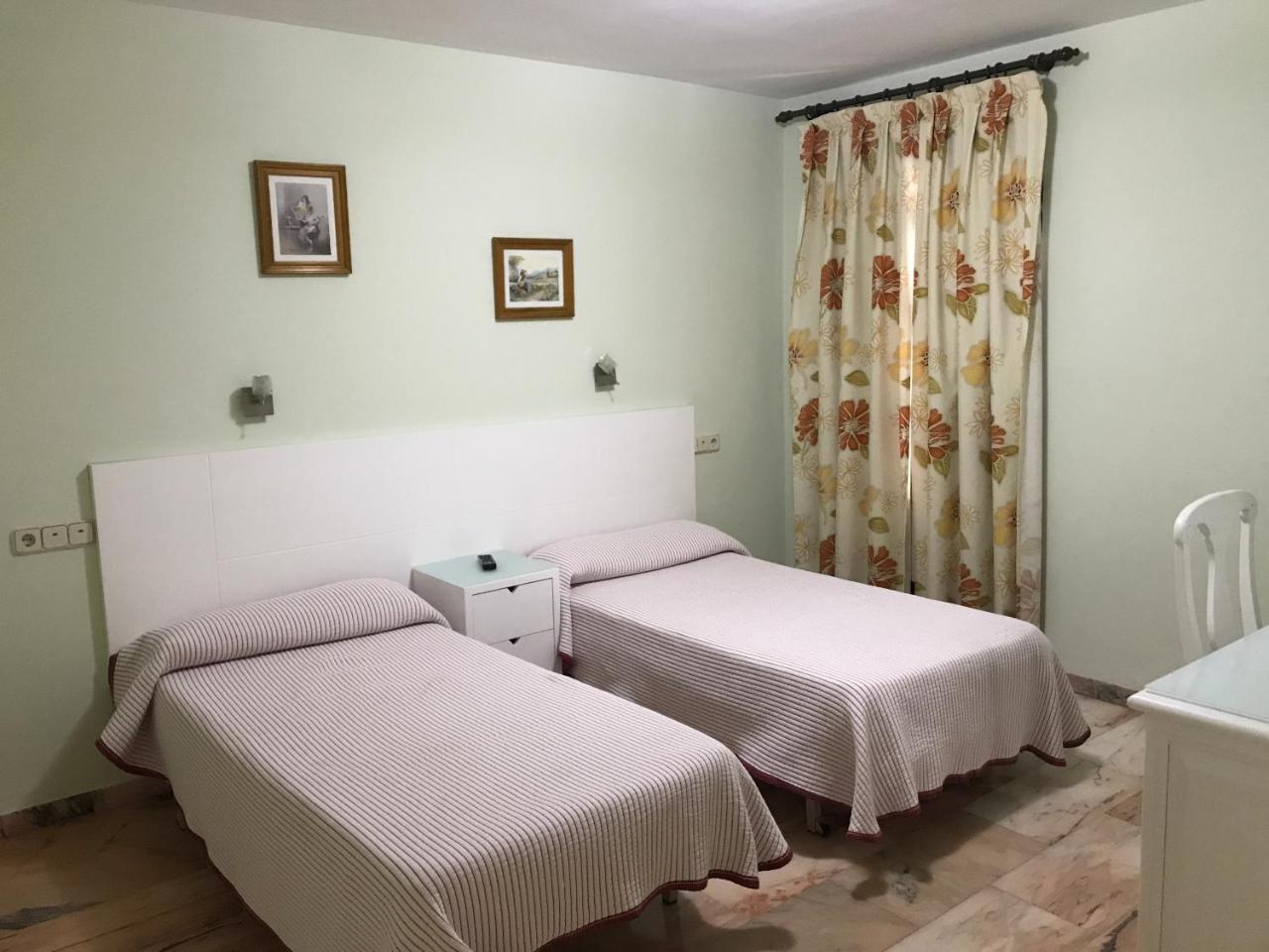 Hostal Rio De Oro Alcala La Real Exterior photo